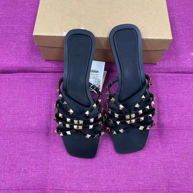 صنادل نسائية مسطحة مزينة بالمسامير، عصرية ومتعددة...