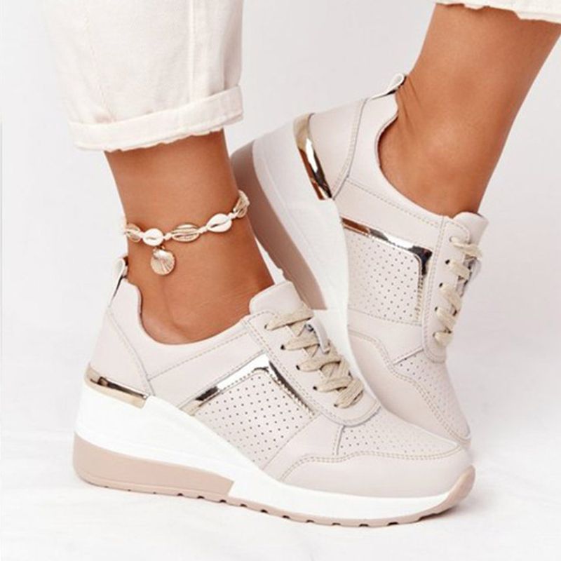 Comfortable women's shoe for walking