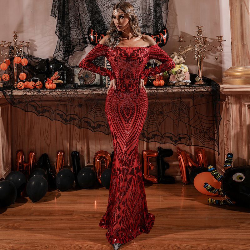 ملابس نسائية ذات طابع مميز ومزينة باللآلئ والترتر،...