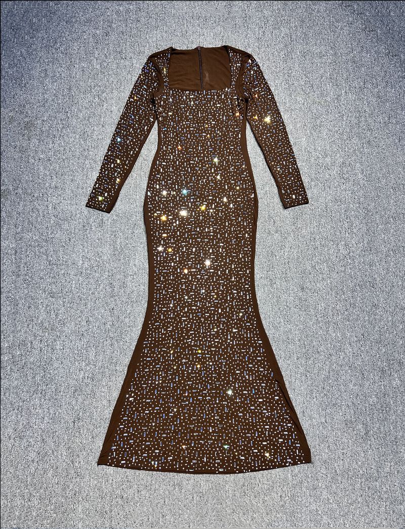 ملابس نسائية صناعة ثقيلة فستان طويل مع أكمام طويلة...