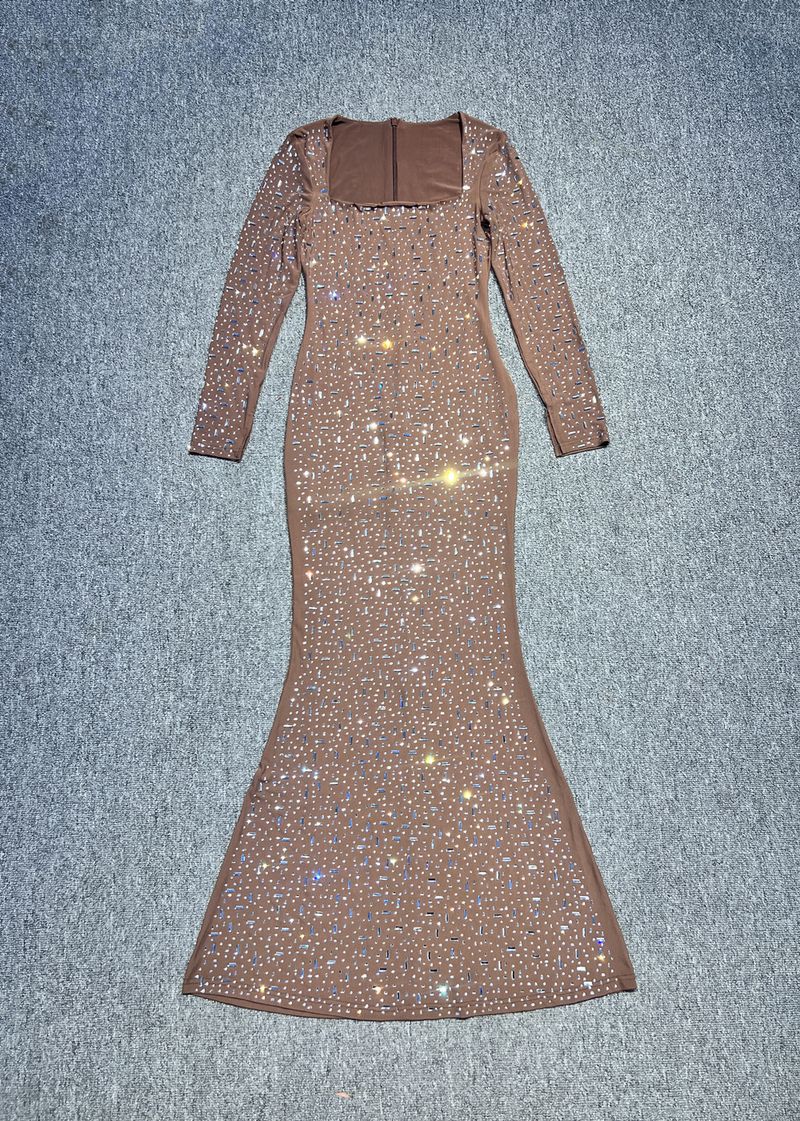 ملابس نسائية صناعة ثقيلة فستان طويل مع أكمام طويلة...