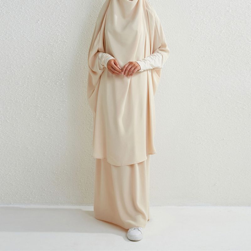 ملابس نسائية تناسب الأزياء الشرق أوسطية العباءة