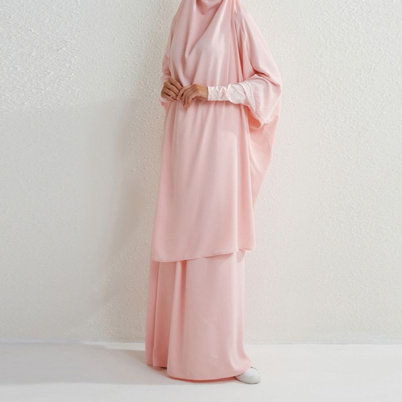 ملابس نسائية تناسب الأزياء الشرق أوسطية العباءة