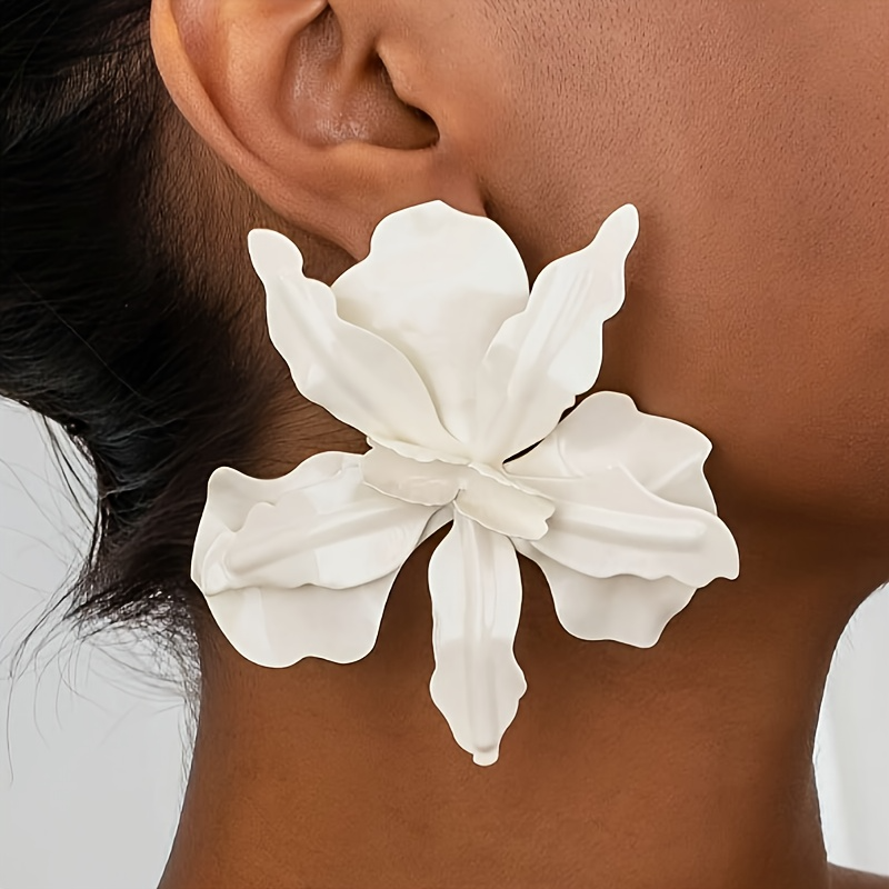 Lxalry 1 pair of women's fashion spring and summer beach holiday style creative geometric flower-shaped multi-color paint earrings suitable for daily versatile gifts for brides and girlfriends