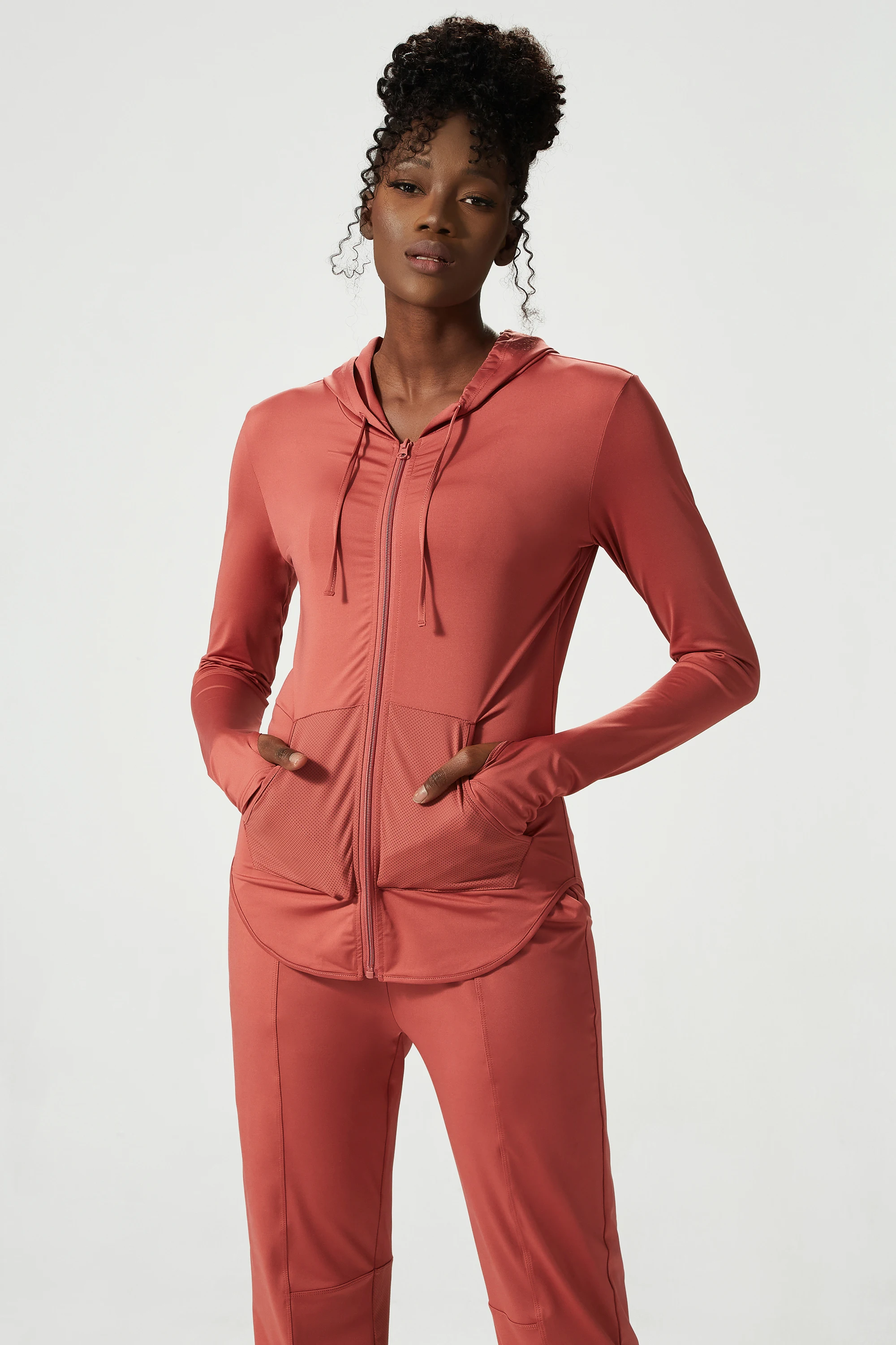 Women's Long Sleeve Geometric Fitness Trainer Jacket Customizable Logo Elastic Waist Gym Set in Spandex/Nylon OEM Supply