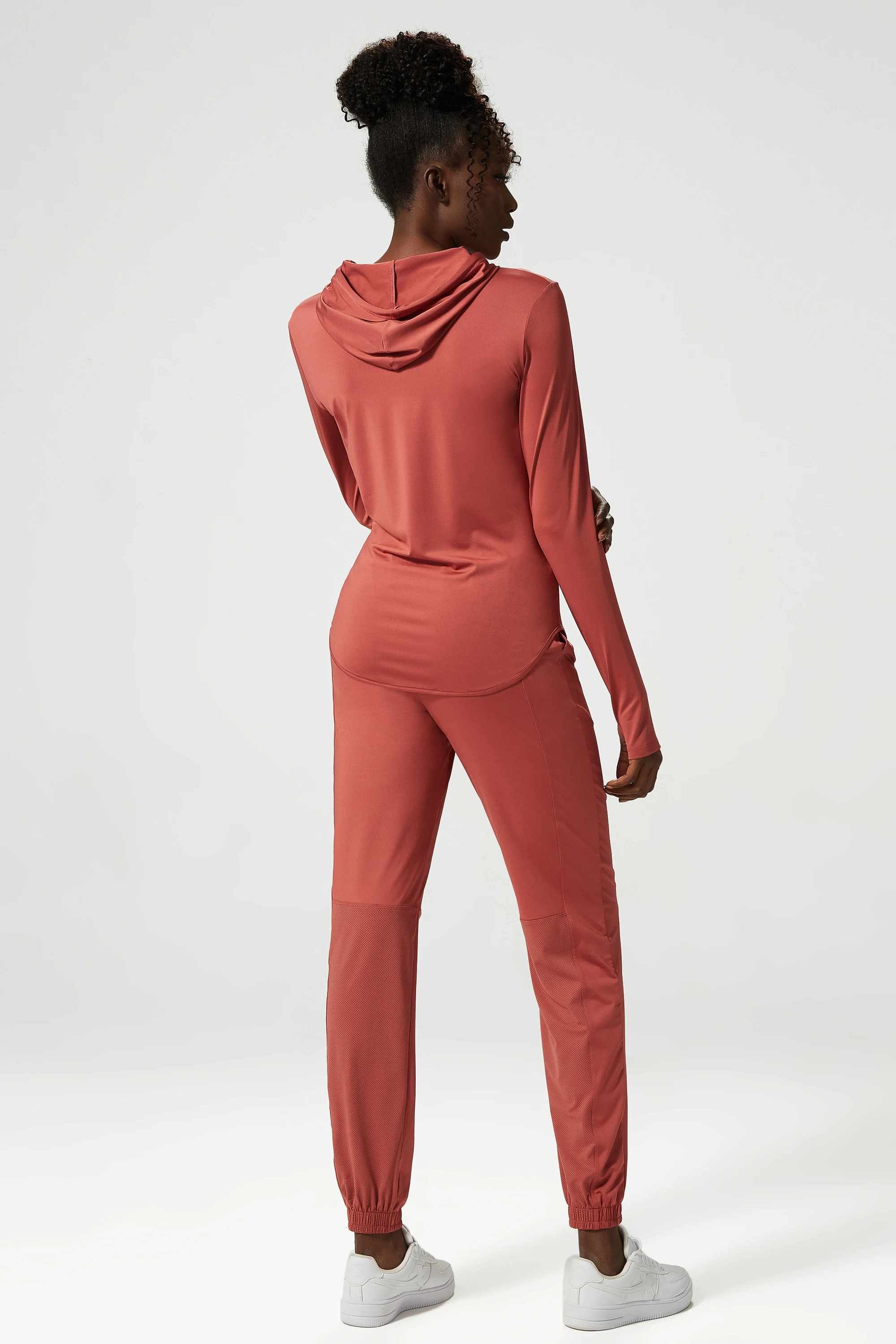 Women's Long Sleeve Geometric Fitness Trainer Jacket Customizable Logo Elastic Waist Gym Set in Spandex/Nylon OEM Supply